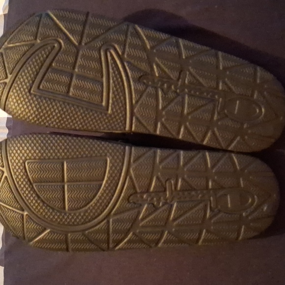 NWOT !!!Champion Black and Red Slide Sandals with Iconic Logo Boys Size 3 - Picture 4 of 5